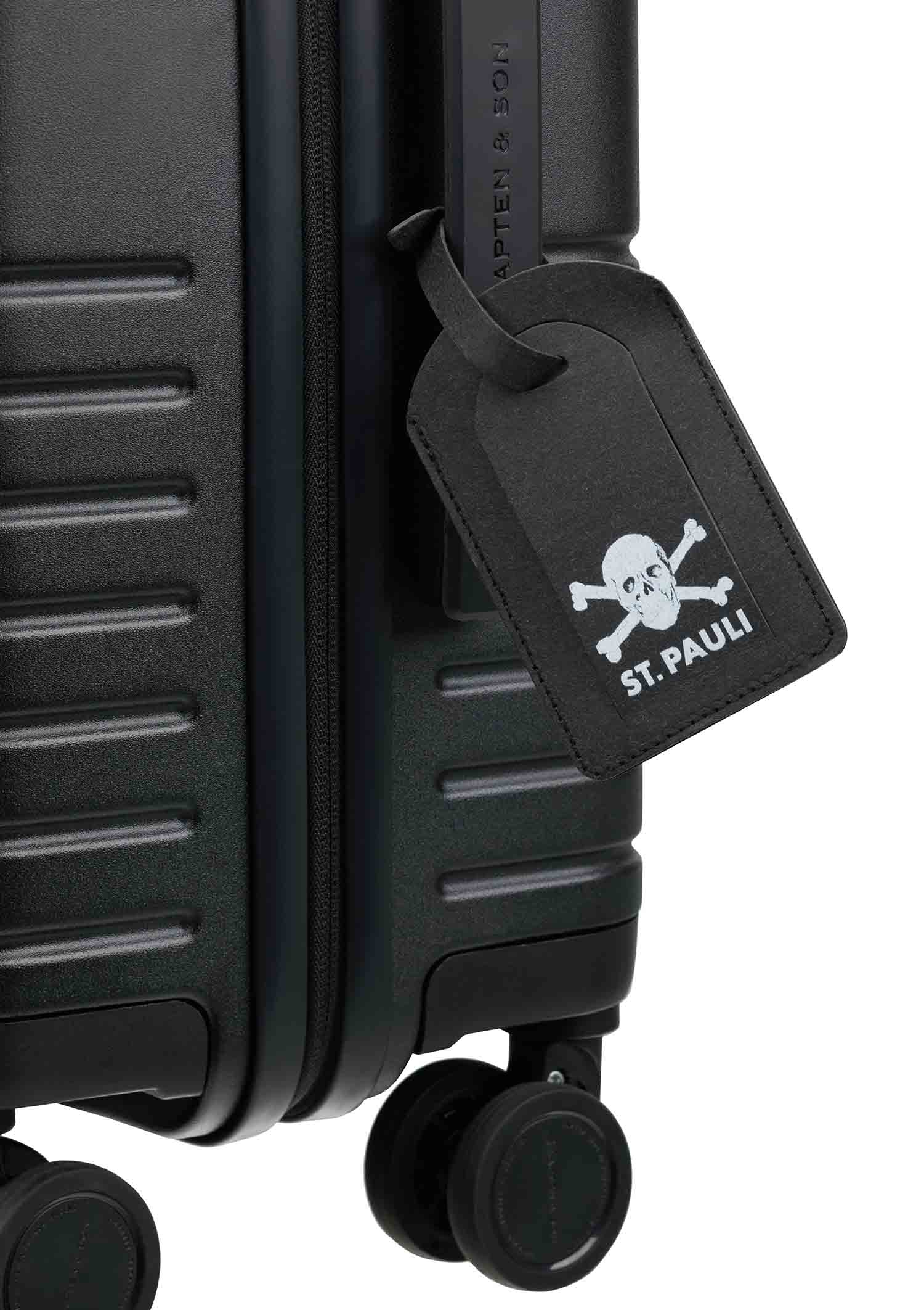 Suitcase tag skull and crossbones