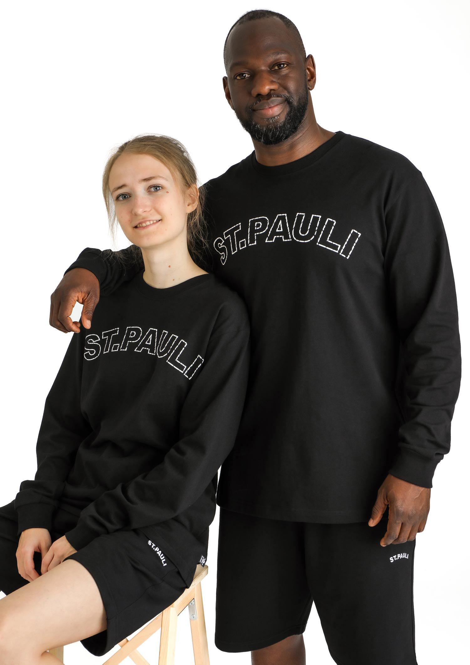 Longsleeve "College" schwarz