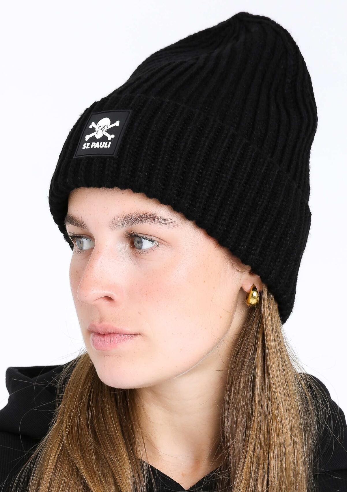 Knitted Beanie - Skull and Crossbones Black