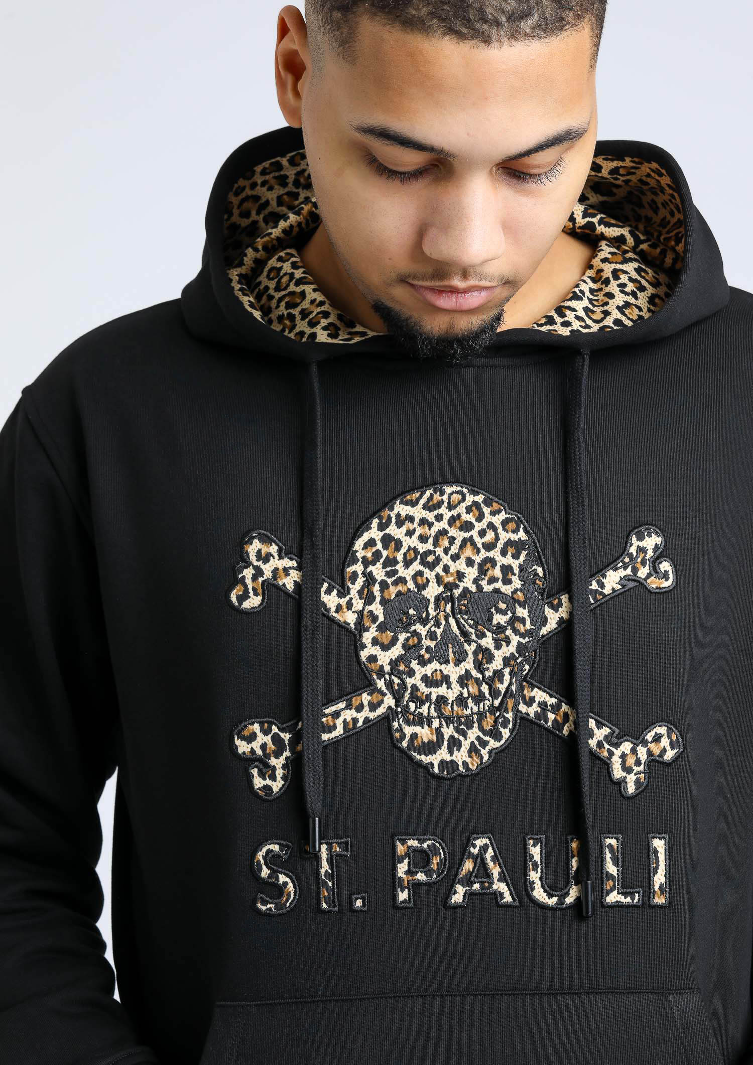 Hoodie "Leo Skull and Crossbones"